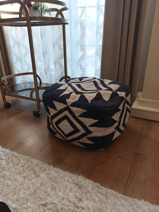 Taburet model geometric, negru cu alb, dimensiuni 40 × 40, înălțime 30