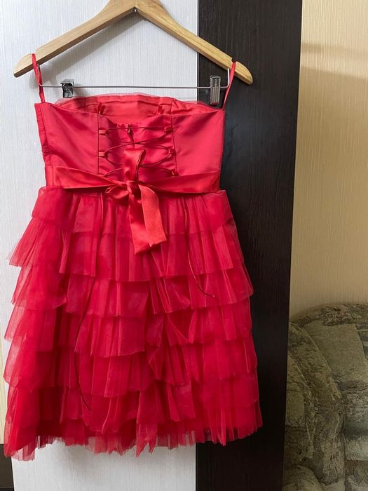 Продам шикарное праздничное платье для девочки