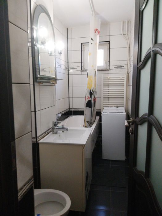 Inchiriez apartament semidecomandat - Etaj 1