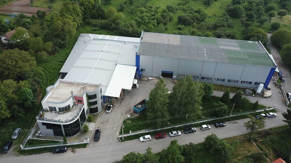 Дава се под наем Промишлена сграда в с. Гърляно, Област Кюстендил - 3610 кв.м за 7220 € - Снимка #1