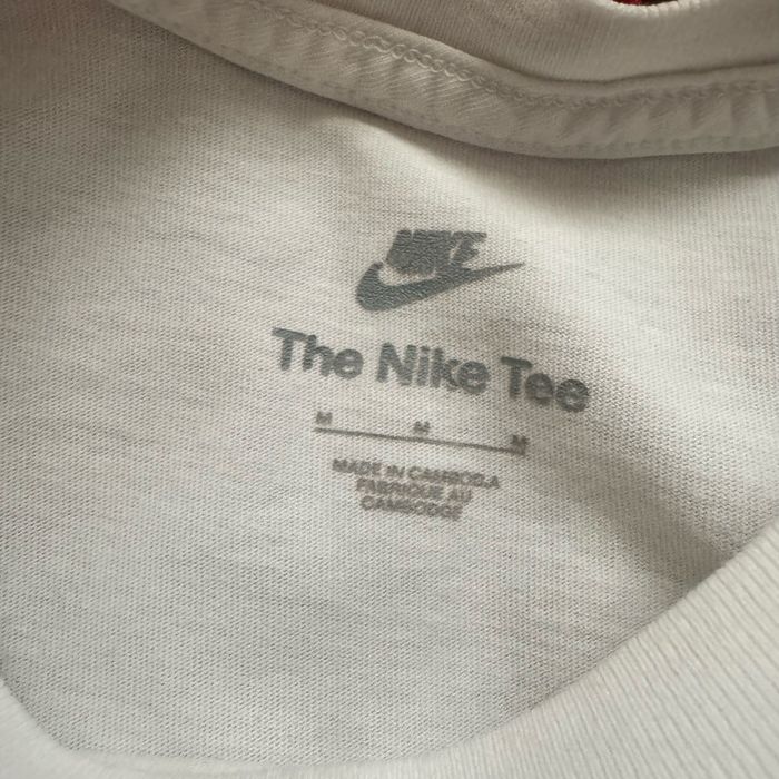 The Nike Tee Alb