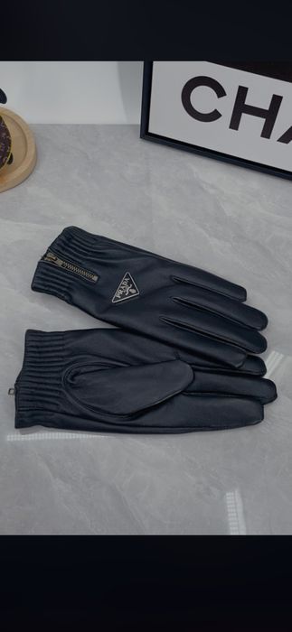 Mănuși Prada, model 2026