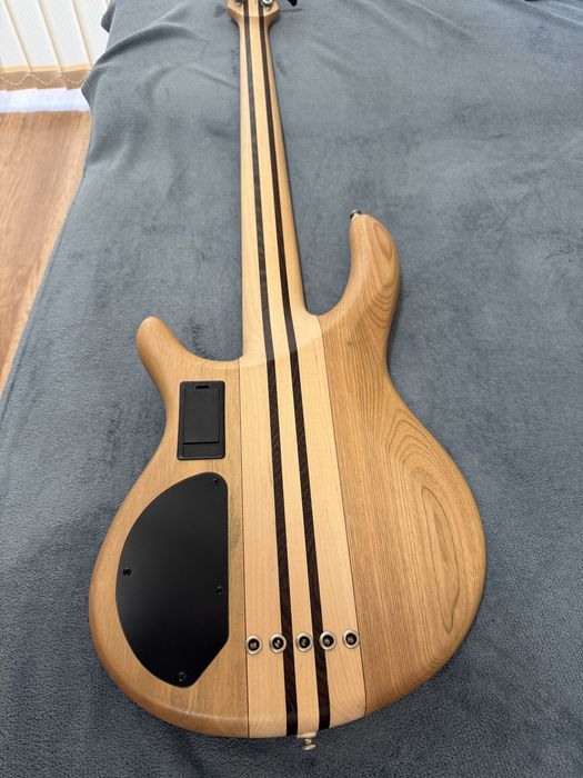 Бас китара Cort Artisan 5 Plus