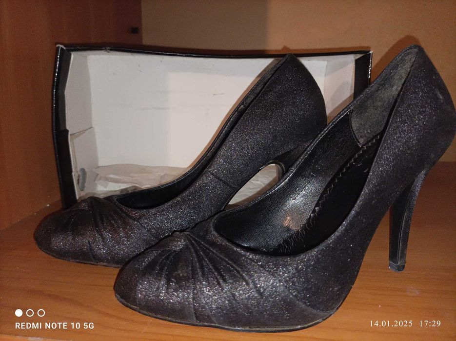 Сатенени обувки Tendenz