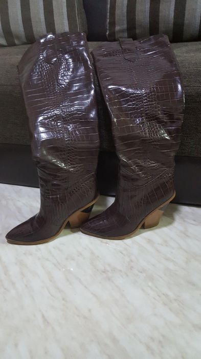 Разбираю гардероб.