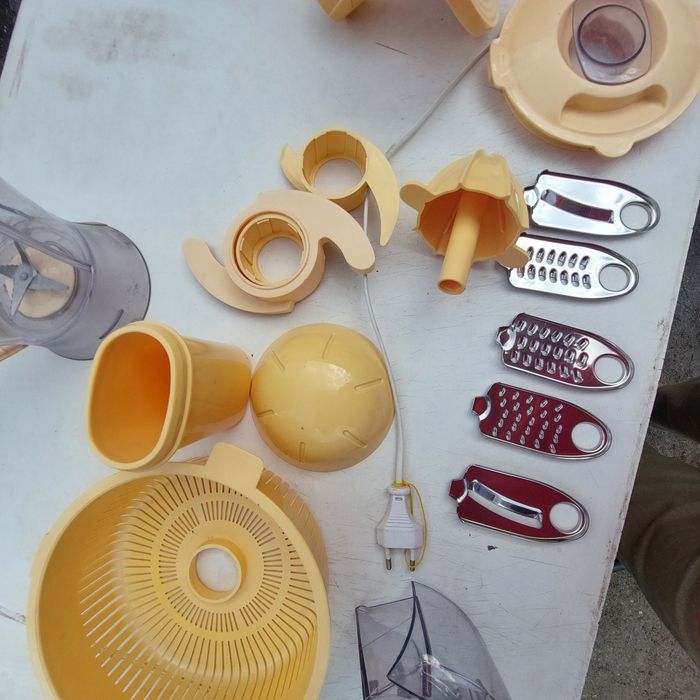 Продам кухонный  комбайн  на запчасти