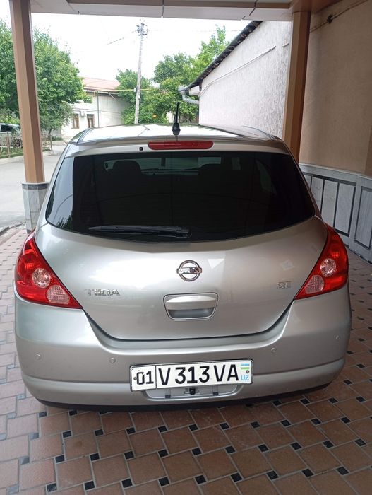 Nissan Tiida SE  Japan