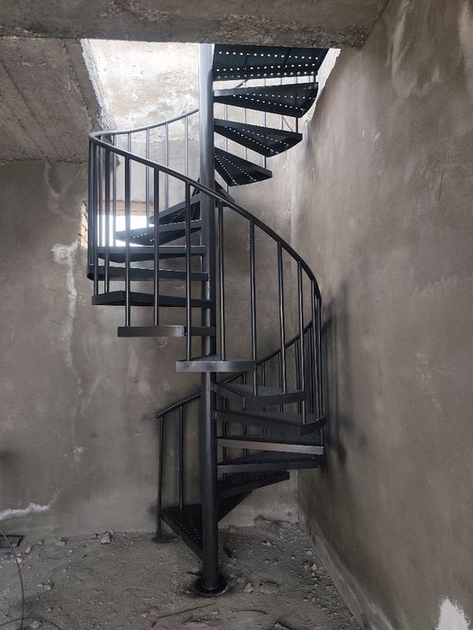 Темирдан Айлана зина. Металлические винтовые лестницы.
