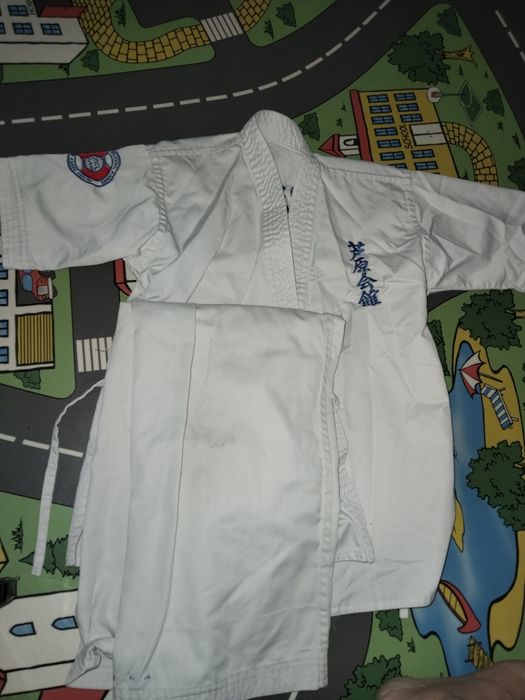 Кимоно для каратэ, бандаж и перчатки