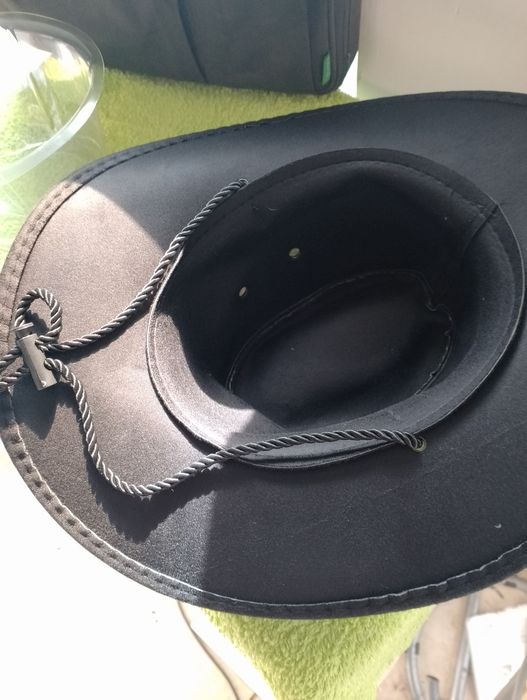 Palarie eleganta cu borul larg