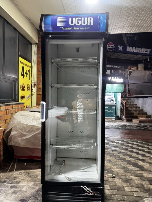 Vitrinniy haladilnik sotiladi