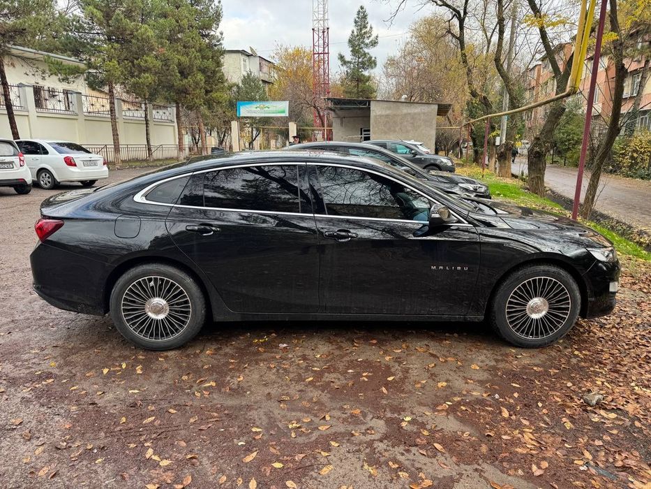 235/50/R18 yaxshi holatda