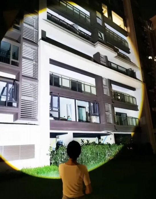 Мощный фонарь-повербанк 2 в 1