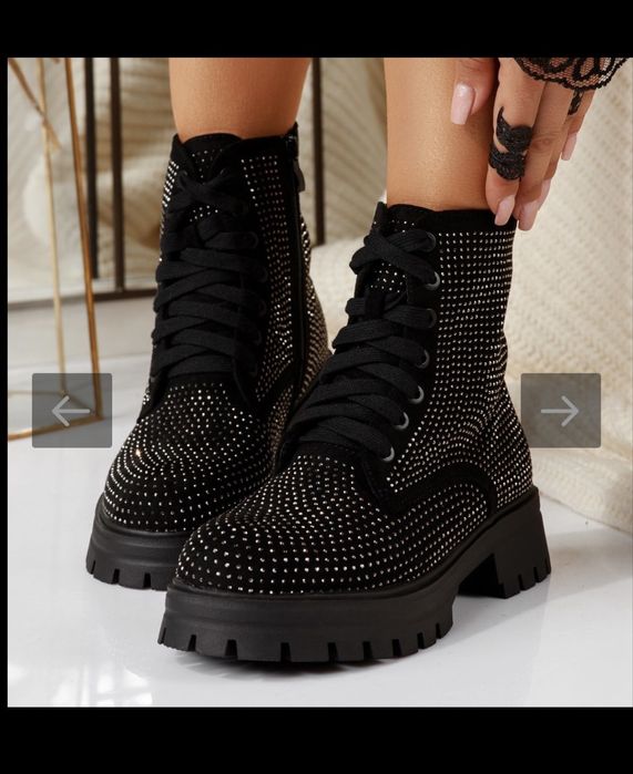 Дамски блестящи боти