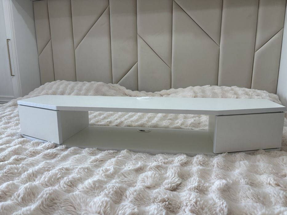 Продам полку под TV