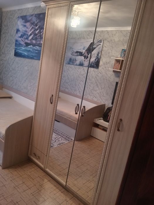 Продам большой шкаф