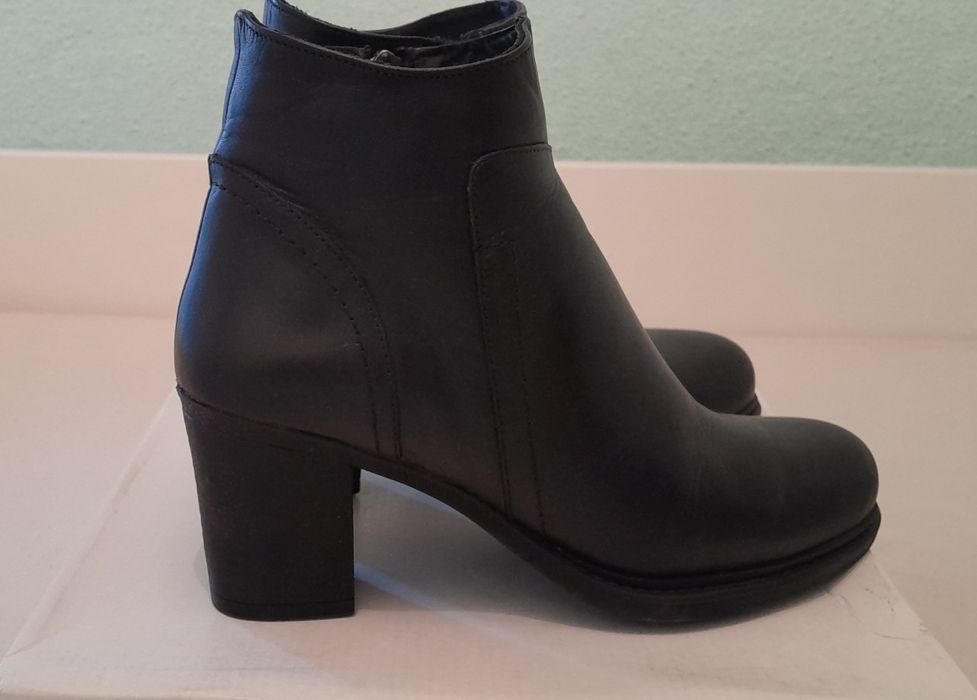 Ghete/botine piele naturală, marimea 37