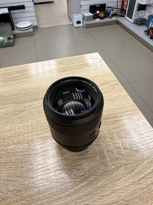 Обьектив Sirui 85FI.4 TM79