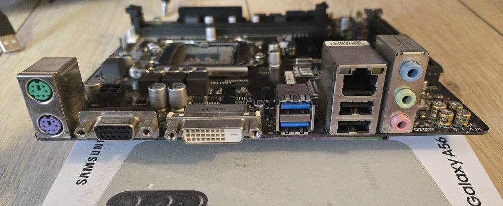 Vând placa de baza GIGABYTE GA-H110M-S2V