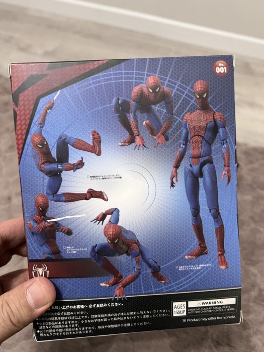 Фигурка человека паука