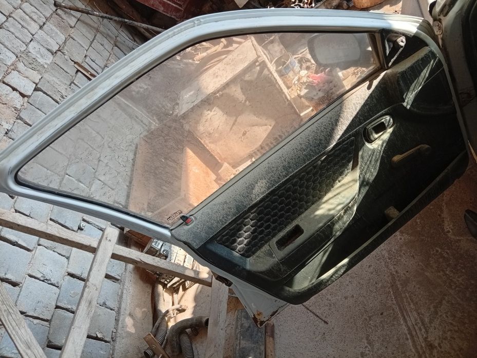 Nexia 2 eshiklar sotiladi barcha ehtiyot qismlar sotiladi