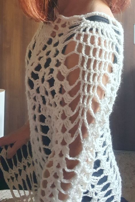 Rochiță croşetată manual