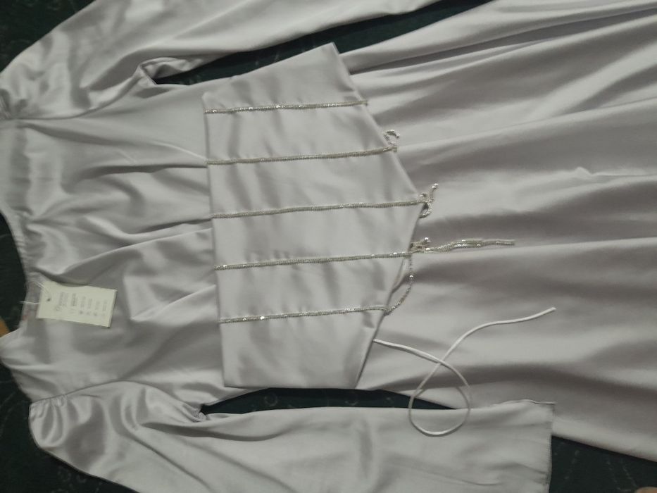 Bazmlar va ko'chaga ko'ylak, adrasiviy matodan, yangi