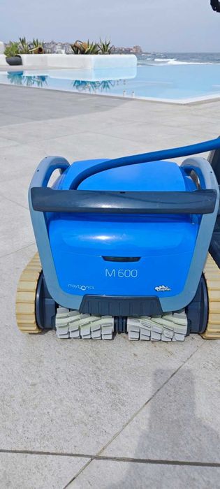 Прахосмукачка робот за басейни Dolphin M600