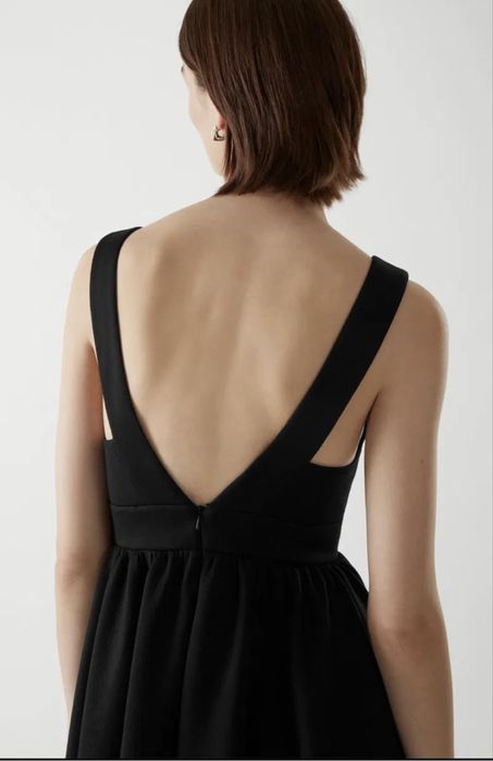 Cos рокля със странични джобове