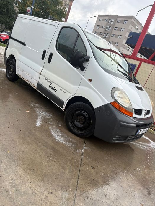 Vând Renault trafic