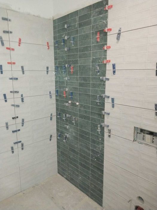 Echipă cu experiență în construcții civile și industriale.
