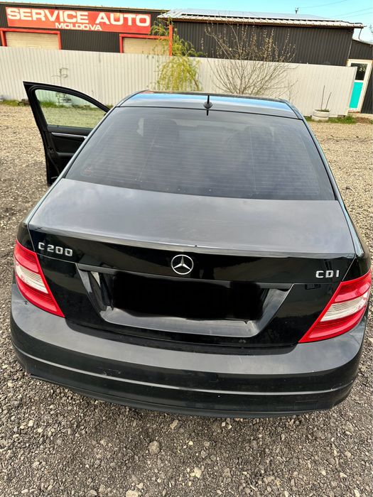 Dezmembrez mercedes c 220 din 2009