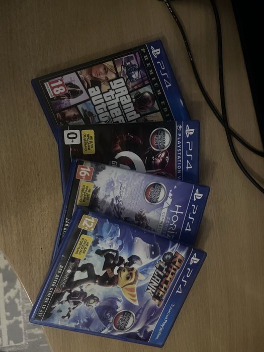 продам пс4 срочно