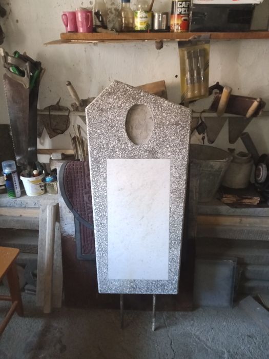 Продаю памятник из мраморной крошки .