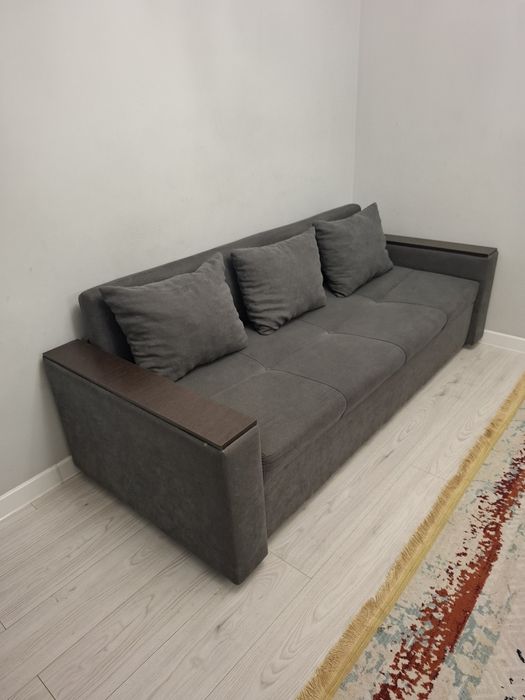 Диван для дома .