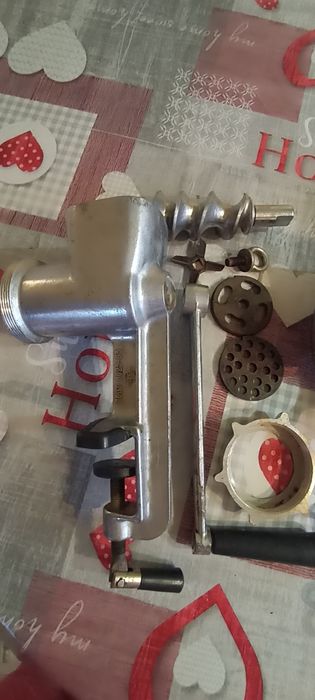 Ръчни мелачки за зеленчуци и месо