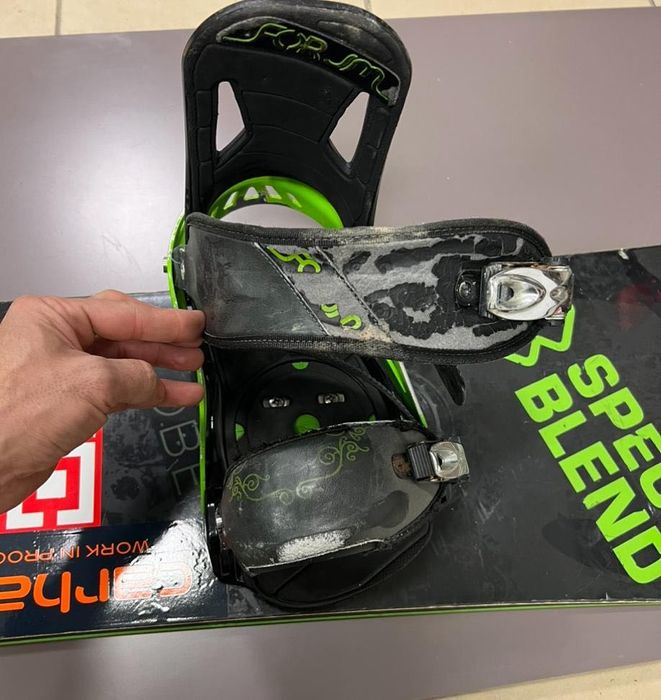 Placa snowboard Forum si boots Deeluxe