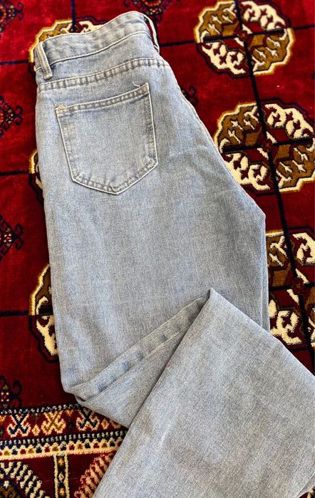 Киімдер сатылады