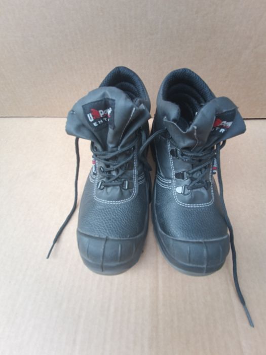 Продавам 3 Чифта Работни обувки  с метално бомбе