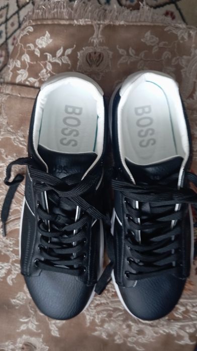 Кроссовки BOSS 42размер