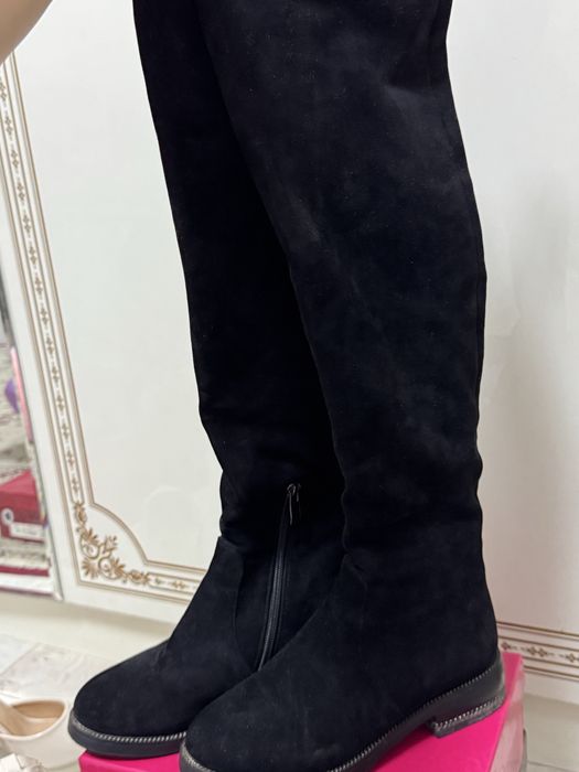 Черные длинные сапоги