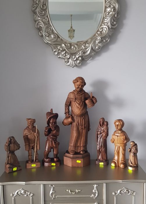 Statuete vechi din lemn masiv