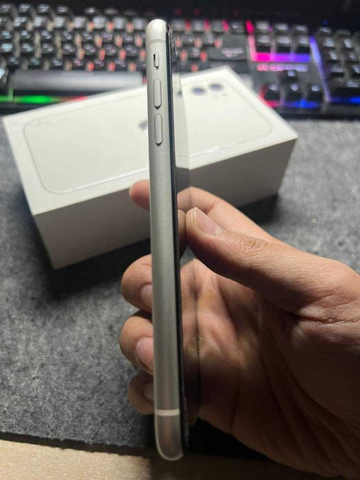 Продаю Iphone 11 LL/A в идеальном состоянии Срочно!