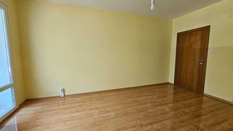 Тристаен за продажба в ж.к Дружба 2