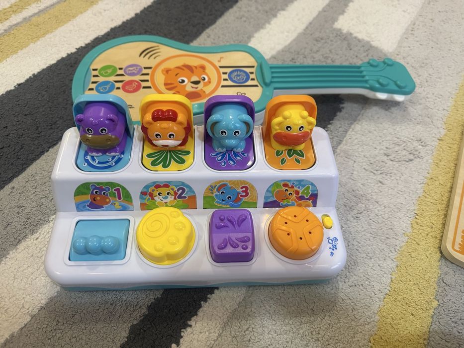 Музикални играчки - китара hape и занимателна играчка play gro