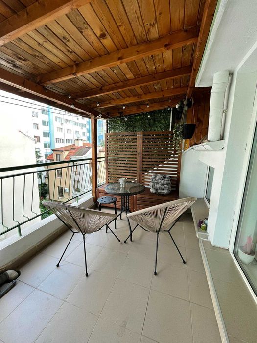 Лазур двустаен апартамент до ФЛОРА и БСУ с гледка море