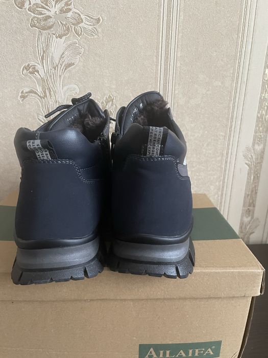 Продам зимние мужские кросовки.