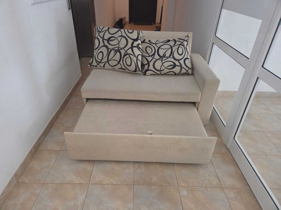 Диван в много  запазено състояние. Подарък.