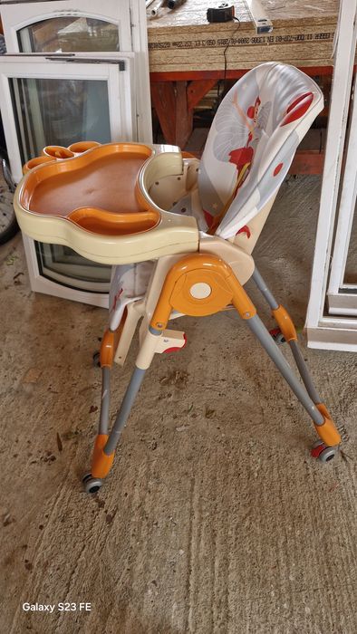 Vând scaun masa bebe