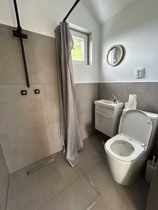 Cabana si teren de vânzare